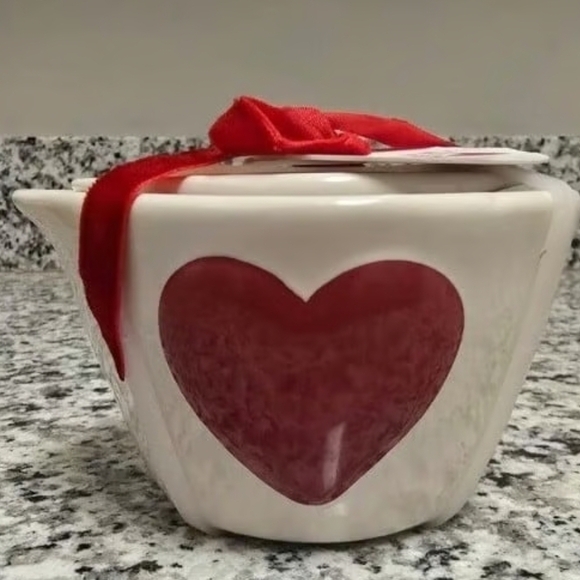 Magenta Other - NWT Rae Dunn Puffy Heart Measuring Cups